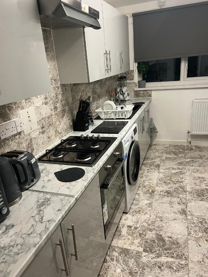 Accu Care Apartment Лондон Екстериор снимка