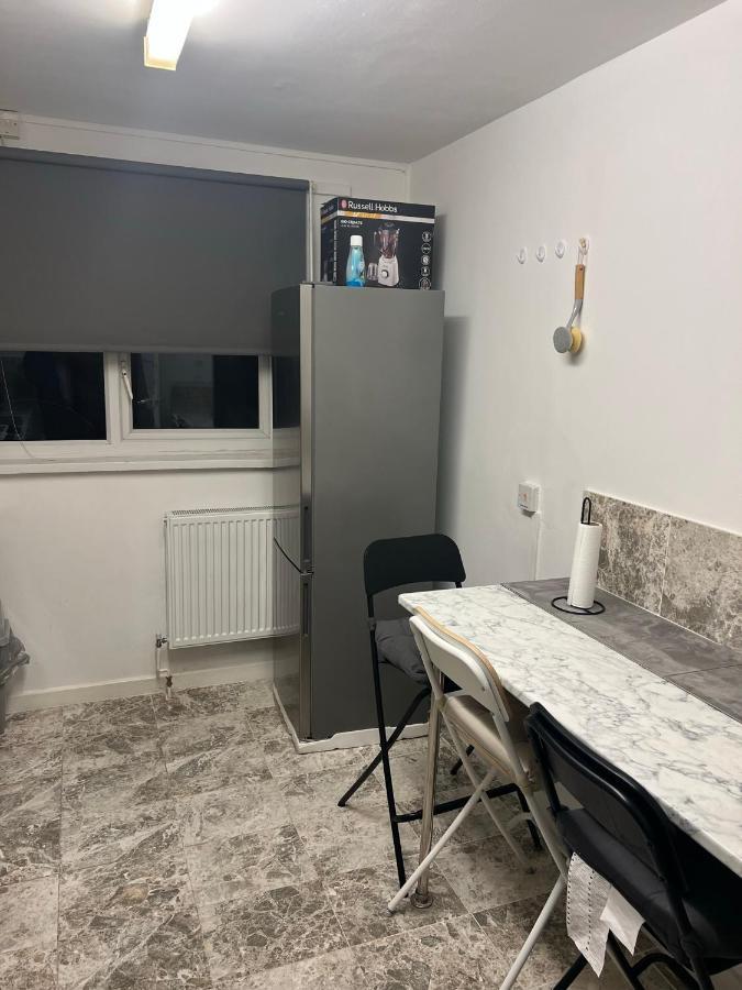 Accu Care Apartment Лондон Екстериор снимка