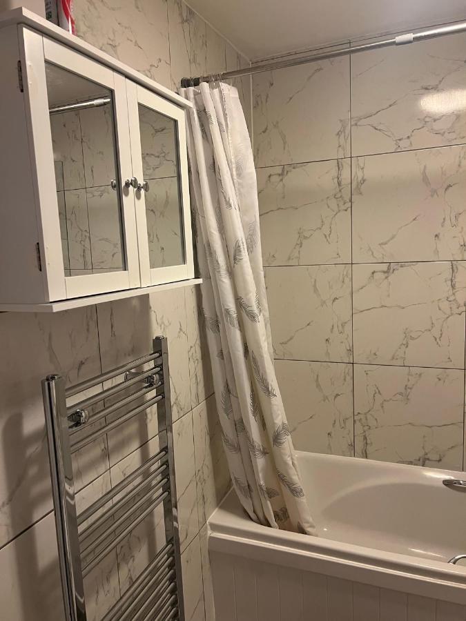Accu Care Apartment Лондон Екстериор снимка