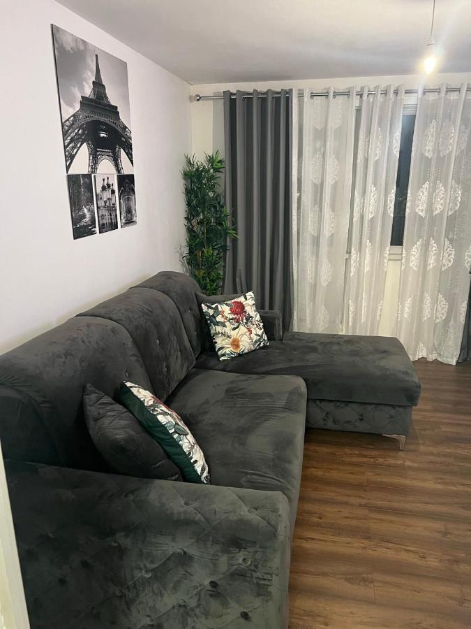 Accu Care Apartment Лондон Екстериор снимка